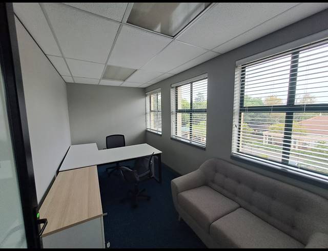 110M² OFFICE TO LET IN DUNKELD WEST